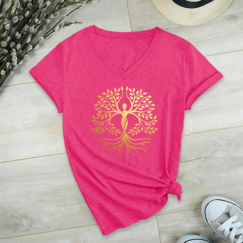 T-shirt da donna con scollo a V e silhouette umana in lamina d'oro Olivenorma con albero della vita e grafica spirituale. - image 34