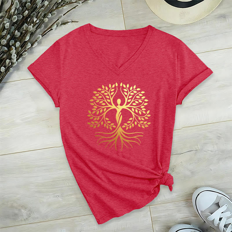 T-shirt da donna con scollo a V e silhouette umana in lamina d'oro Olivenorma con albero della vita e grafica spirituale. - image 28