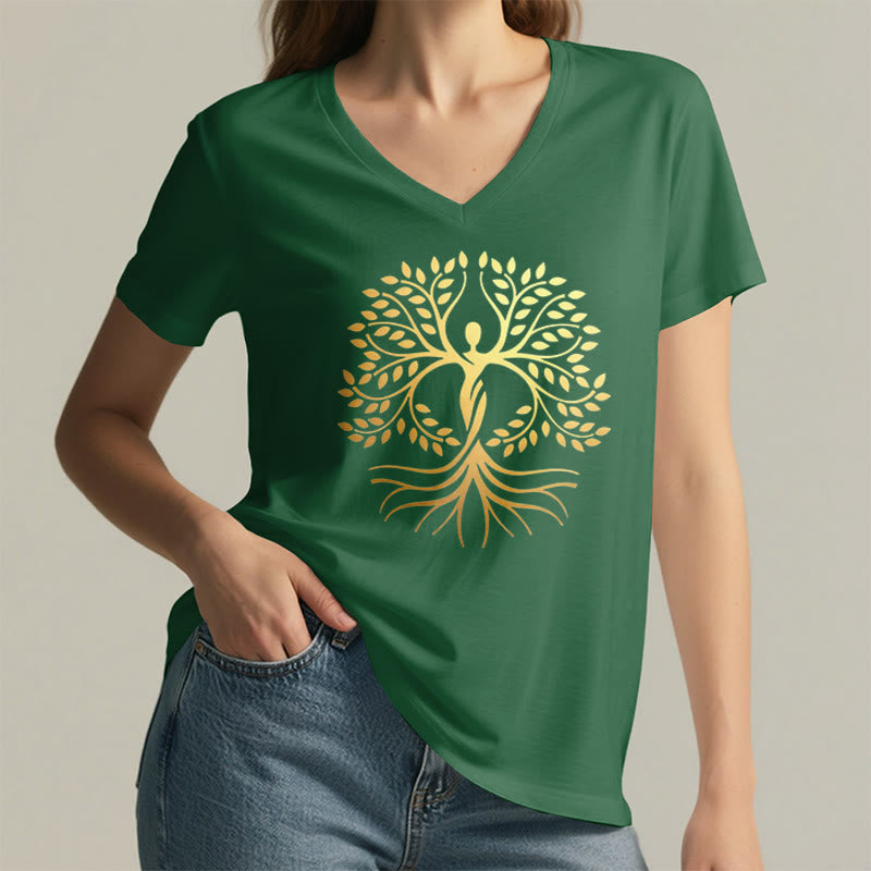 T-shirt da donna con scollo a V e silhouette umana in lamina d'oro Olivenorma con albero della vita e grafica spirituale. - image 26