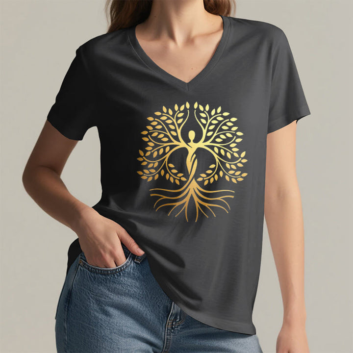 T-shirt da donna con scollo a V e silhouette umana in lamina d'oro Olivenorma con albero della vita e grafica spirituale. - image 17