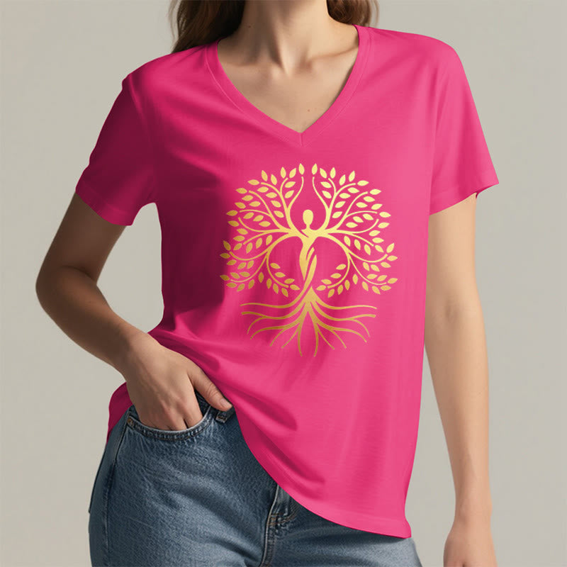 T-shirt da donna con scollo a V e silhouette umana in lamina d'oro Olivenorma con albero della vita e grafica spirituale. - image 35