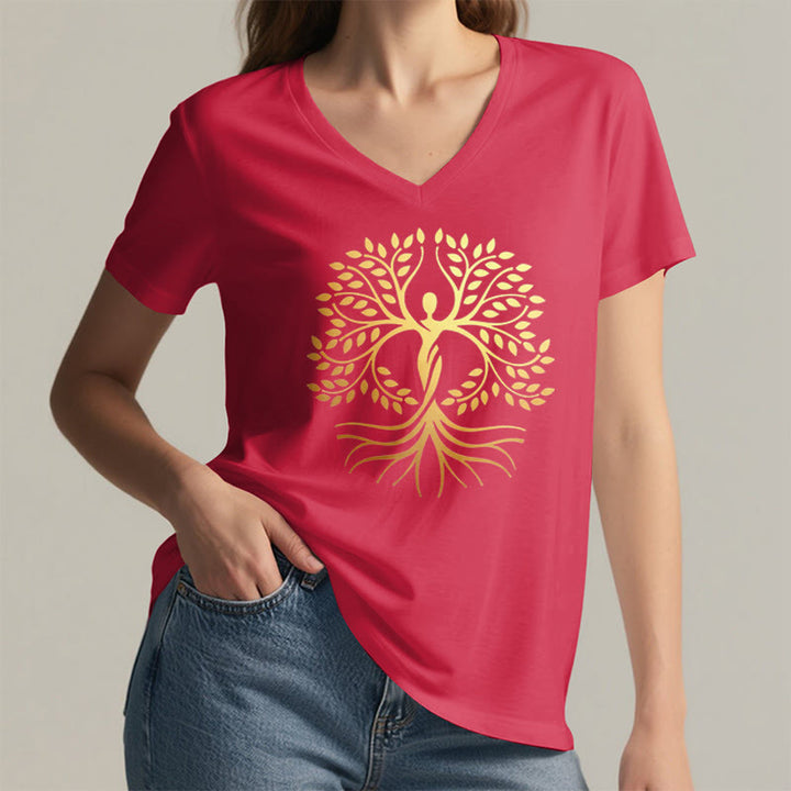 T-shirt da donna con scollo a V e silhouette umana in lamina d'oro Olivenorma con albero della vita e grafica spirituale. - image 29