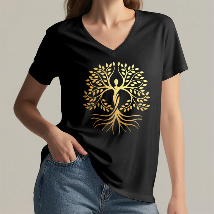 T-shirt da donna con scollo a V e silhouette umana in lamina d'oro Olivenorma con albero della vita e grafica spirituale. - image 14