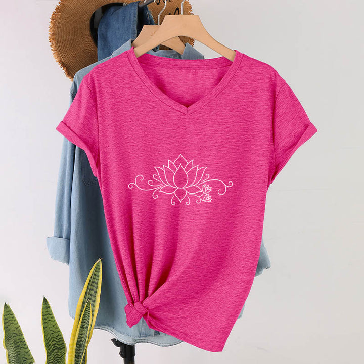 T-shirt da donna con scollo a V, fantasia Olivenorma Ornate Swirl Vine White Line Lotus Boho Graphic. - Rosso rosa - 2XL - image 33