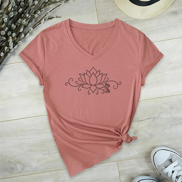 T-shirt da donna con scollo a V, fantasia Olivenorma Ornate Swirl Vine White Line Lotus Boho Graphic. - image 10