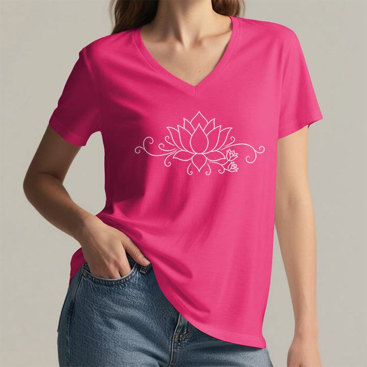 T-shirt da donna con scollo a V, fantasia Olivenorma Ornate Swirl Vine White Line Lotus Boho Graphic. - image 35