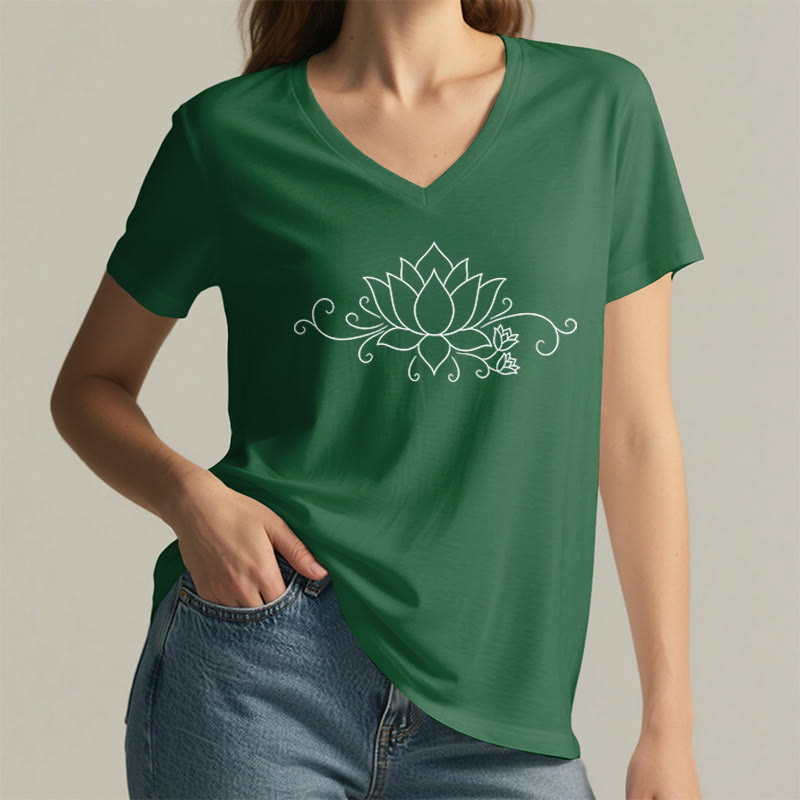 T-shirt da donna con scollo a V, fantasia Olivenorma Ornate Swirl Vine White Line Lotus Boho Graphic. - image 2