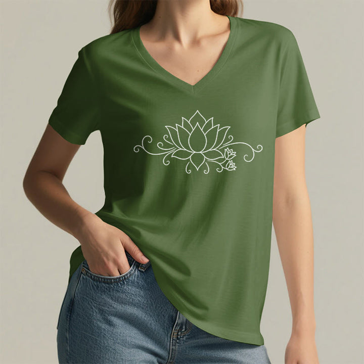 T-shirt da donna con scollo a V, fantasia Olivenorma Ornate Swirl Vine White Line Lotus Boho Graphic. - image 5