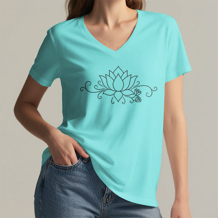 T-shirt da donna con scollo a V, fantasia Olivenorma Ornate Swirl Vine White Line Lotus Boho Graphic. - image 14