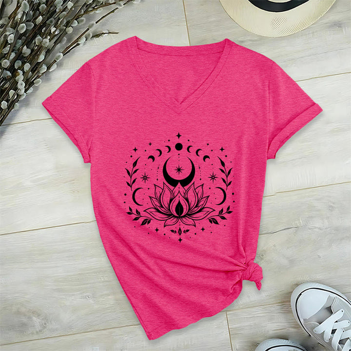 T-shirt da donna con scollo a V Olivenorma con doppia stampa fronte/retro, luna e loto, grafica spirituale. - Rosso rosa - 2XL - image 55