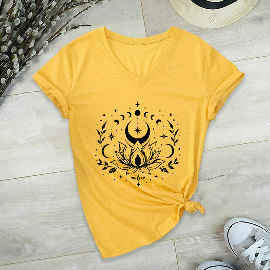 T-shirt da donna con scollo a V Olivenorma con doppia stampa fronte/retro, luna e loto, grafica spirituale. - Giallo - 2XL - image 50