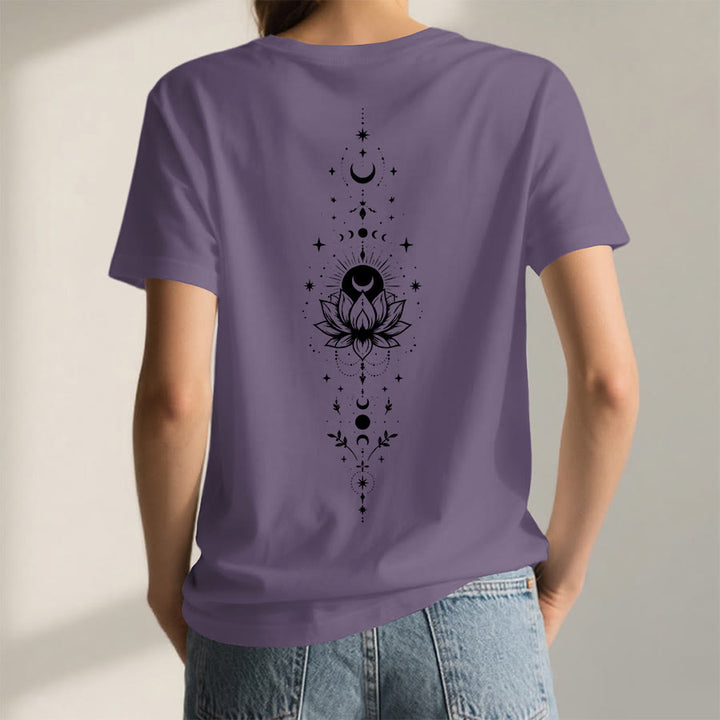 T-shirt da donna con scollo a V Olivenorma con doppia stampa fronte/retro, luna e loto, grafica spirituale. - image 64