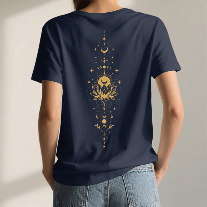 T-shirt da donna con scollo a V Olivenorma con doppia stampa fronte/retro, luna e loto, grafica spirituale. - image 4