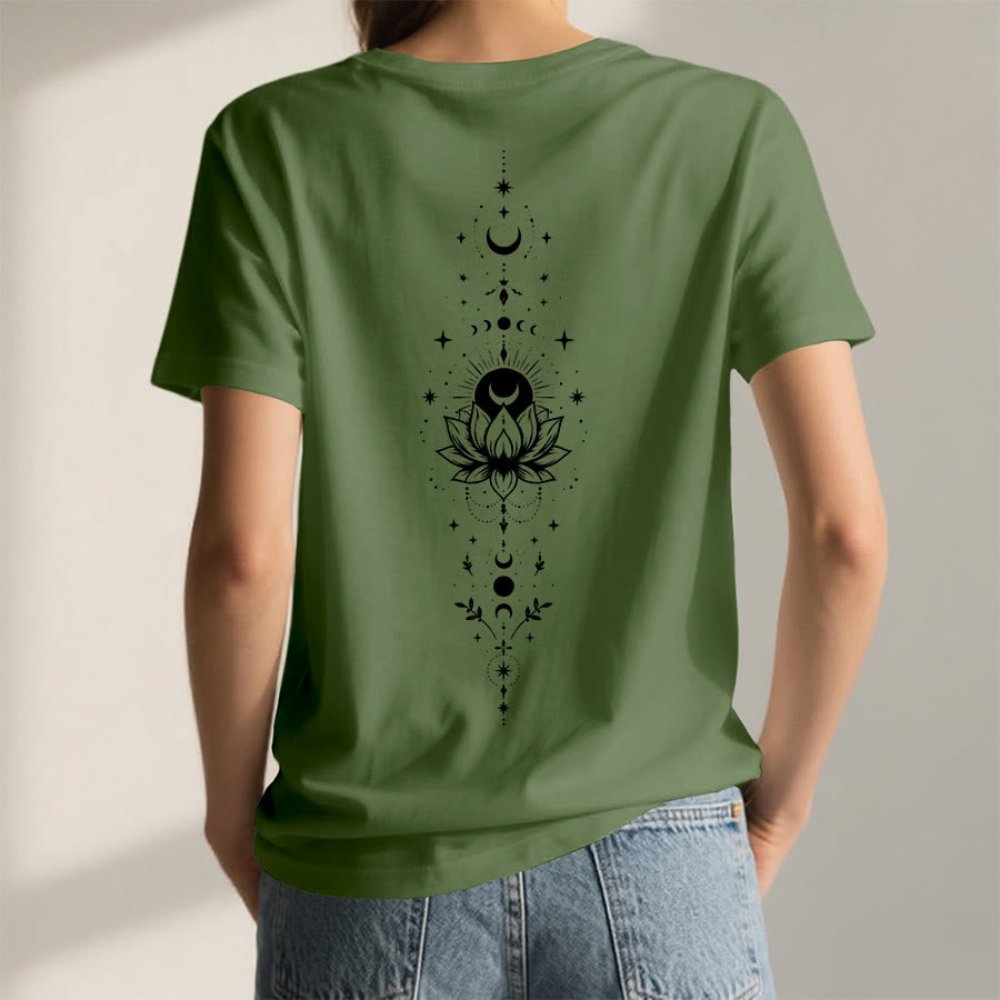 T-shirt da donna con scollo a V Olivenorma con doppia stampa fronte/retro, luna e loto, grafica spirituale. - image 14
