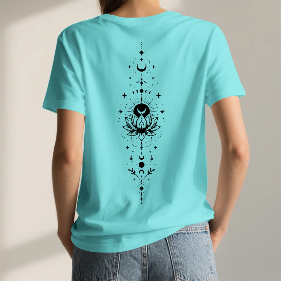 T-shirt da donna con scollo a V Olivenorma con doppia stampa fronte/retro, luna e loto, grafica spirituale. - image 29