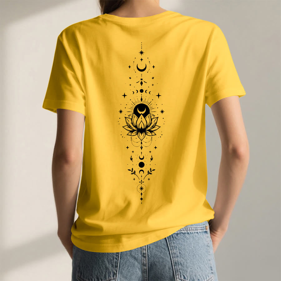T-shirt da donna con scollo a V Olivenorma con doppia stampa fronte/retro, luna e loto, grafica spirituale. - image 54