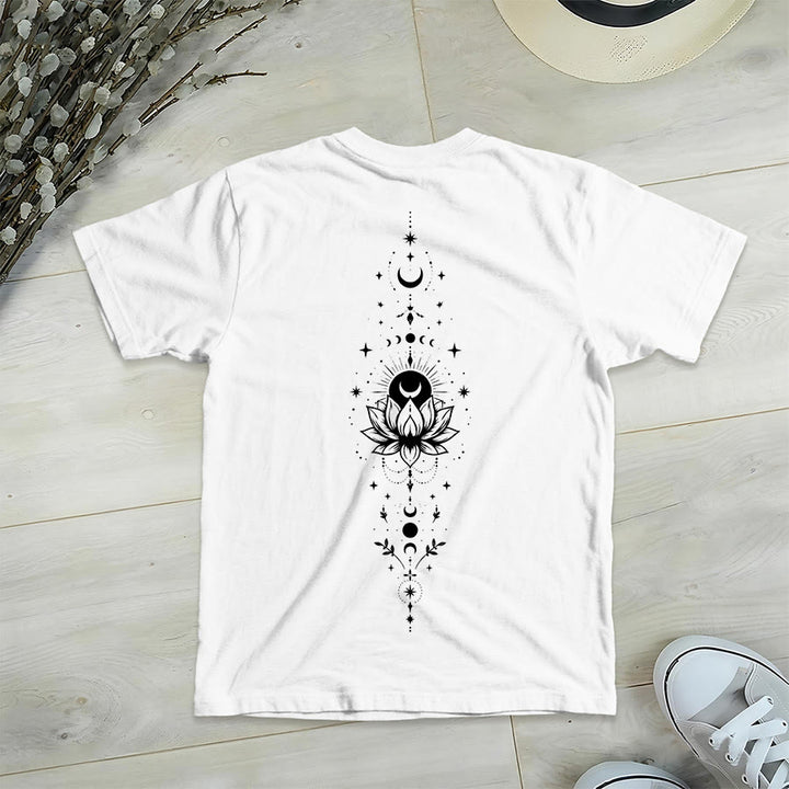 T-shirt da donna con scollo a V Olivenorma con doppia stampa fronte/retro, luna e loto, grafica spirituale. - image 41