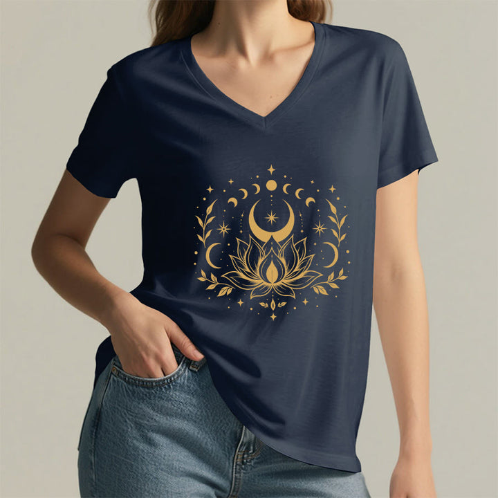 T-shirt da donna con scollo a V Olivenorma con doppia stampa fronte/retro, luna e loto, grafica spirituale. - image 3