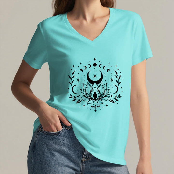 T-shirt da donna con scollo a V Olivenorma con doppia stampa fronte/retro, luna e loto, grafica spirituale. - image 28