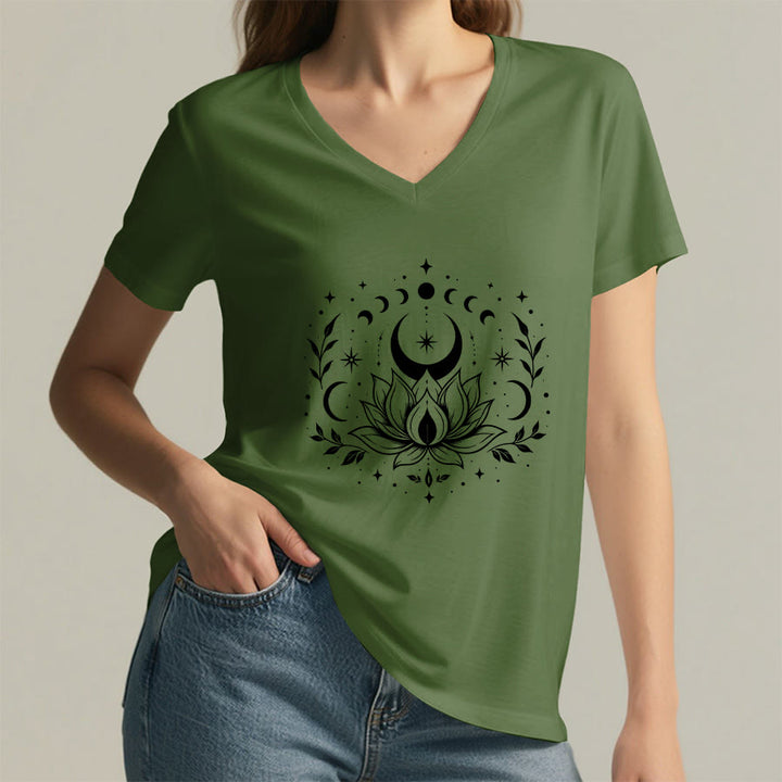 T-shirt da donna con scollo a V Olivenorma con doppia stampa fronte/retro, luna e loto, grafica spirituale. - image 13