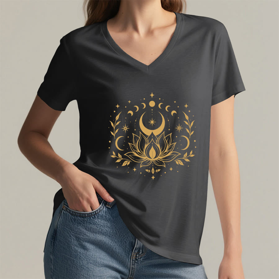 T-shirt da donna con scollo a V Olivenorma con doppia stampa fronte/retro, luna e loto, grafica spirituale. - image 38