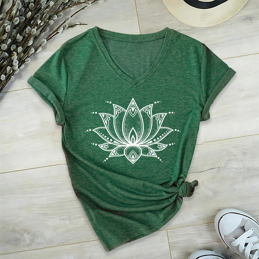 T-shirt da donna con scollo a V Olivenorma Minimal Outline Sacred Lotus Zen Graphic - Verde scuro - 2XL - image 6
