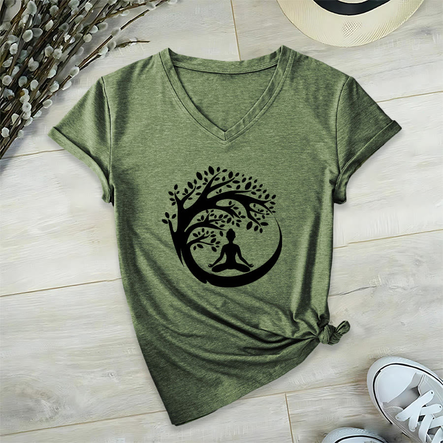 Maglietta da donna con scollo a V Olivenorma Enso Circle Tree Branch Meditation Silhouette Graphic. - Verde oliva - 2XL - image 9