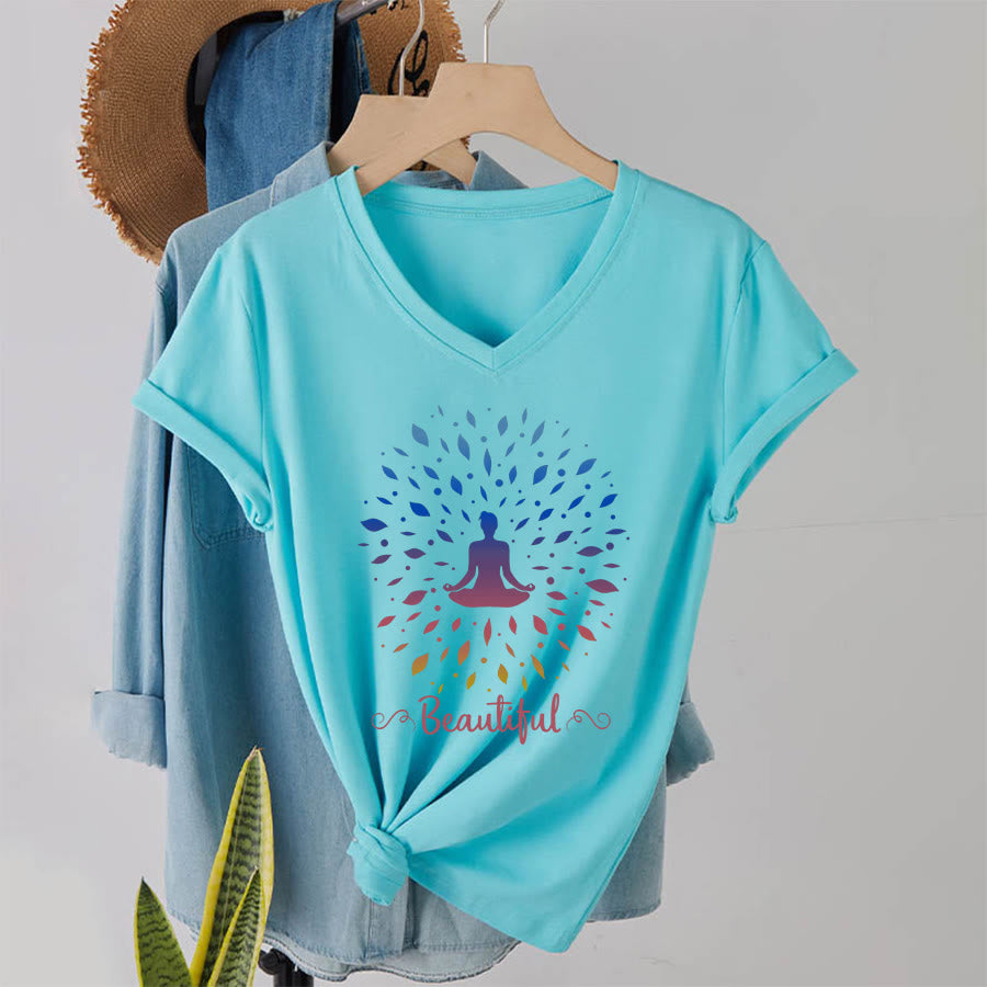 Maglietta da donna con scollo a V e stampa grafica "Olivenorma Gradient Leaf Mandala Meditation Figure Beautiful Script Graphic". - Lago Blu - 2XL - image 16