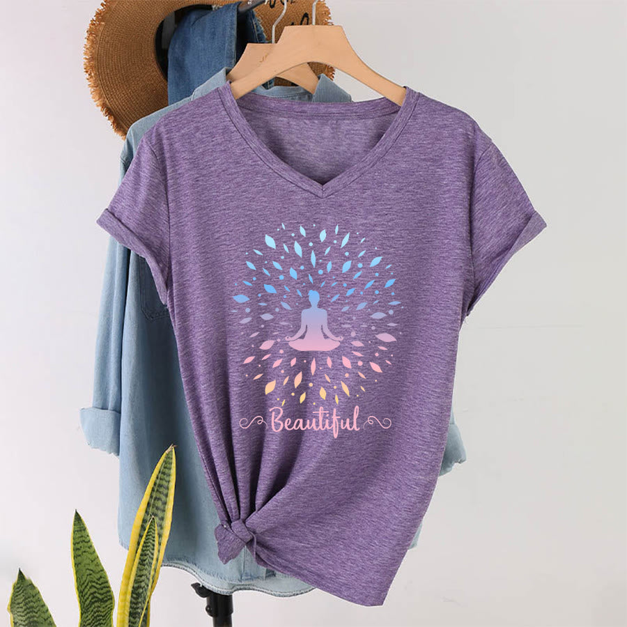 Maglietta da donna con scollo a V e stampa grafica "Olivenorma Gradient Leaf Mandala Meditation Figure Beautiful Script Graphic". - Viola - 2XL - image 37