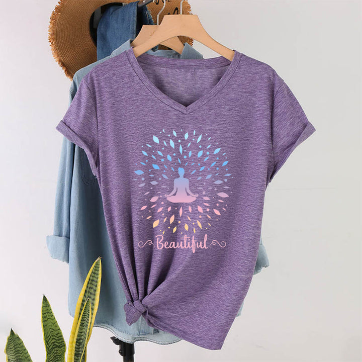 Maglietta da donna con scollo a V e stampa grafica "Olivenorma Gradient Leaf Mandala Meditation Figure Beautiful Script Graphic". - Viola - 2XL - image 37