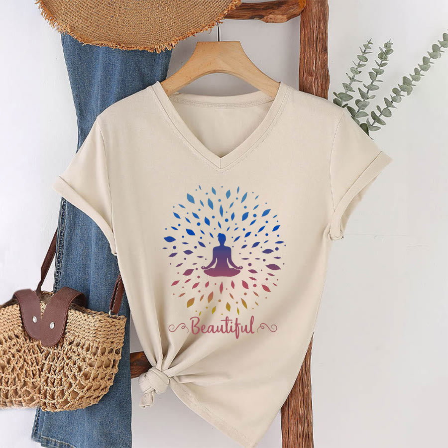 Maglietta da donna con scollo a V e stampa grafica "Olivenorma Gradient Leaf Mandala Meditation Figure Beautiful Script Graphic". - Cachi - 2XL - image 10