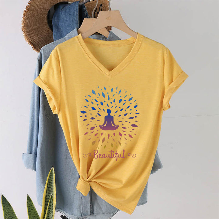 Maglietta da donna con scollo a V e stampa grafica "Olivenorma Gradient Leaf Mandala Meditation Figure Beautiful Script Graphic". - Giallo - 2XL - image 31