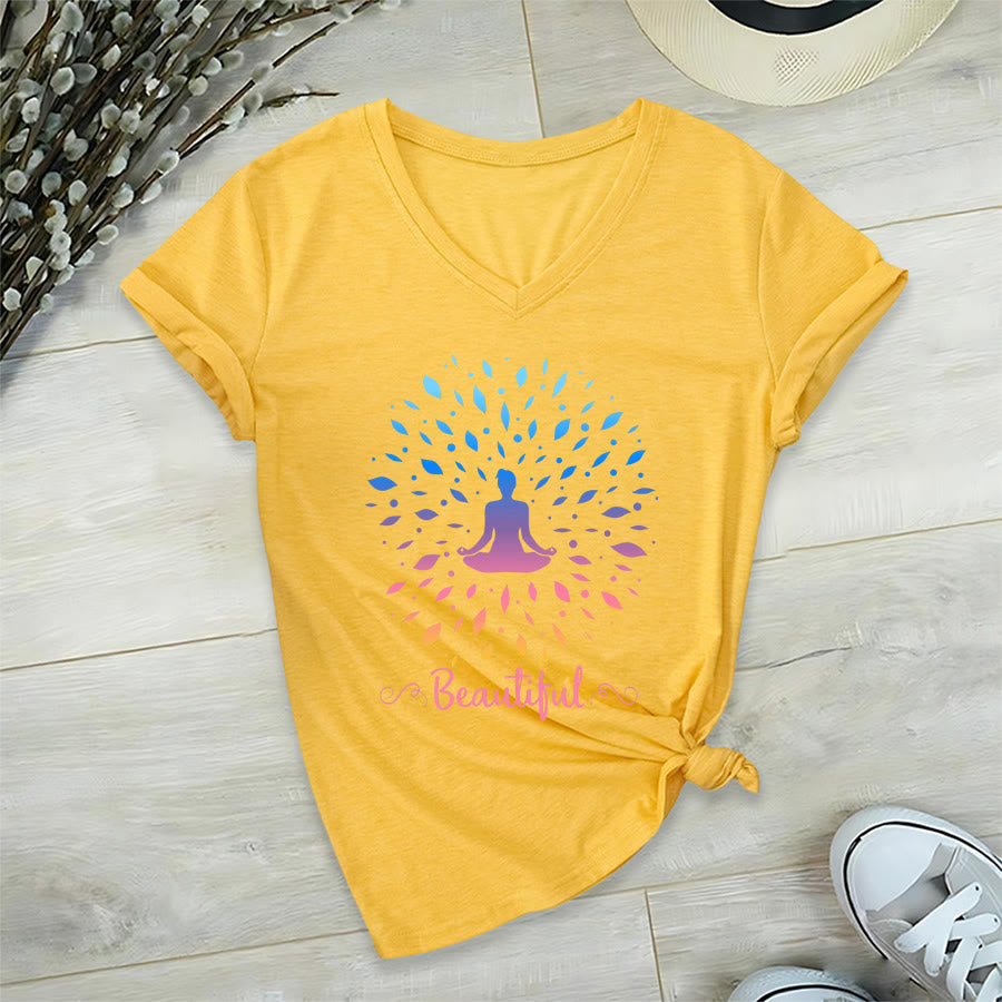 Maglietta da donna con scollo a V e stampa grafica "Olivenorma Gradient Leaf Mandala Meditation Figure Beautiful Script Graphic". - image 30