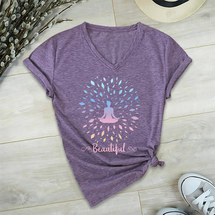 Maglietta da donna con scollo a V e stampa grafica "Olivenorma Gradient Leaf Mandala Meditation Figure Beautiful Script Graphic". - image 36