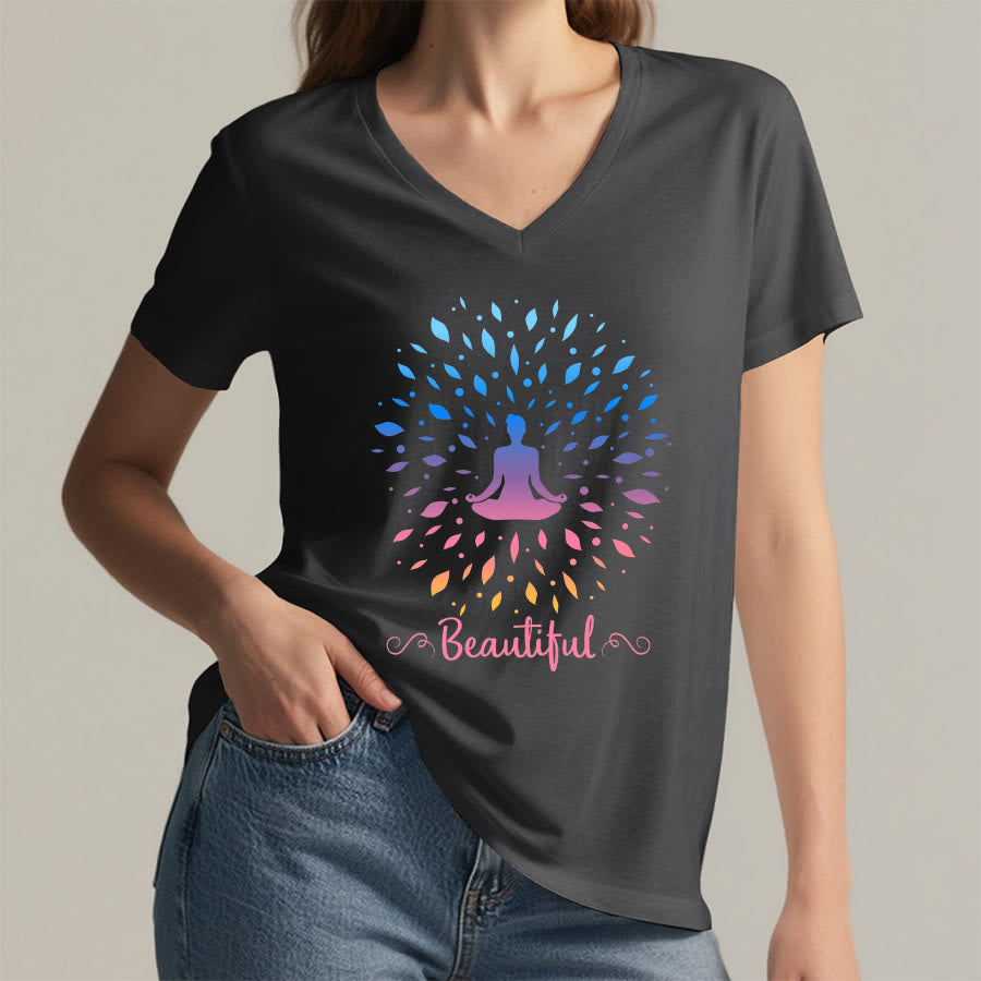 Maglietta da donna con scollo a V e stampa grafica "Olivenorma Gradient Leaf Mandala Meditation Figure Beautiful Script Graphic". - image 20