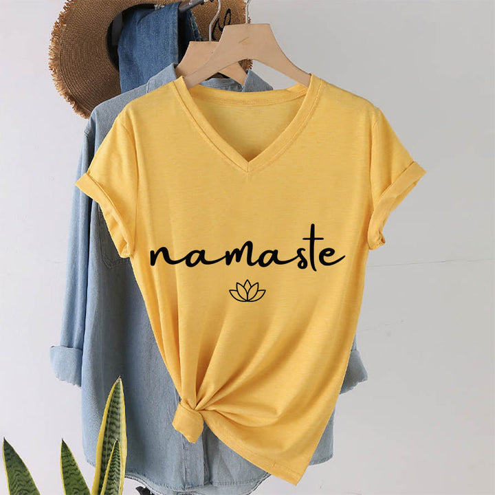 Maglietta da donna con scollo a V e grafica semplice "Lotus Zen" con scritta "Namaste in corsivo" Olivenorma. - Giallo - 2XL - image 31