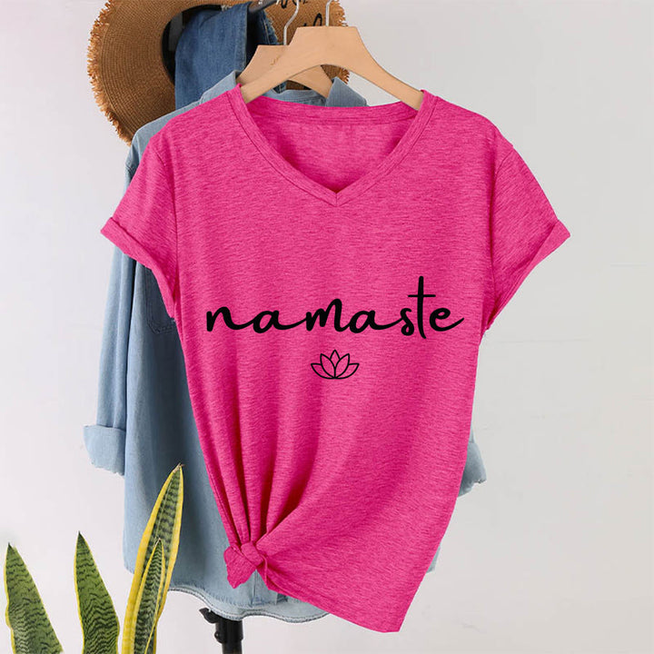 Maglietta da donna con scollo a V e grafica semplice "Lotus Zen" con scritta "Namaste in corsivo" Olivenorma. - Rosso rosa - 2XL - image 34