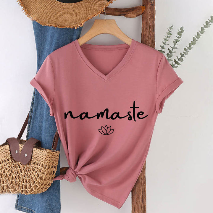 Maglietta da donna con scollo a V e grafica semplice "Lotus Zen" con scritta "Namaste in corsivo" Olivenorma. - Rosa - 2XL - image 13