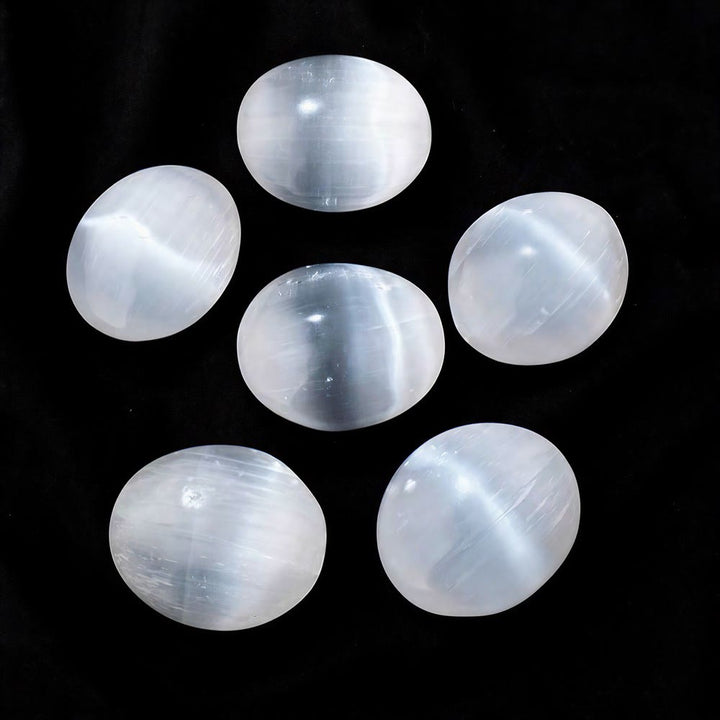 Uovo di cristallo di selenite trasparente ovale e liscio naturale Olivenorma - image 1