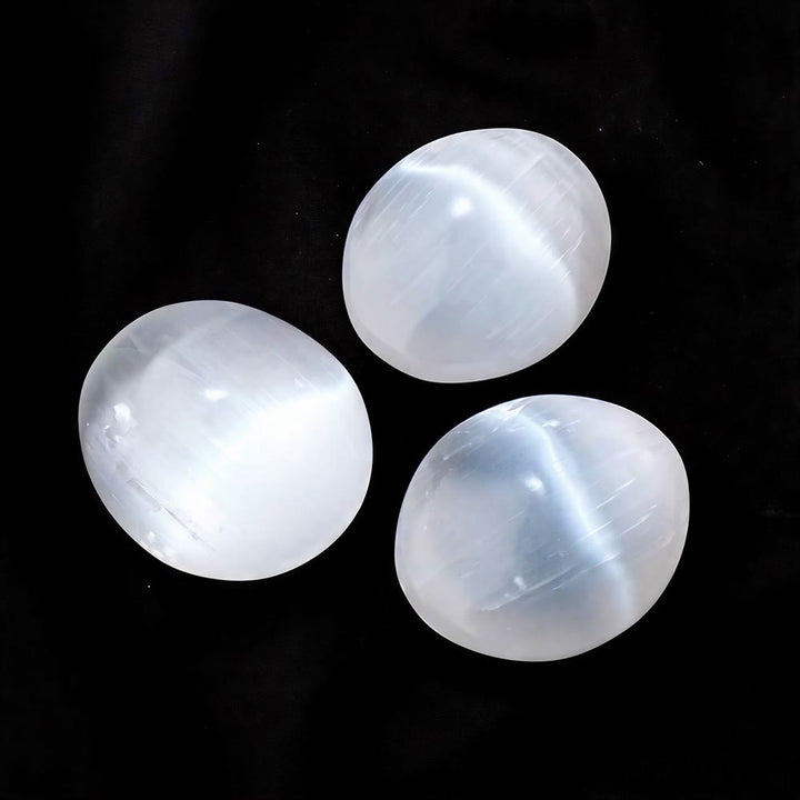 Uovo di cristallo di selenite trasparente ovale e liscio naturale Olivenorma - image 2
