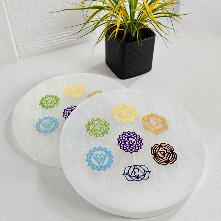 Piastra di ricarica in selenite incisa con i simboli dei 7 chakra Olivenorma - image 4
