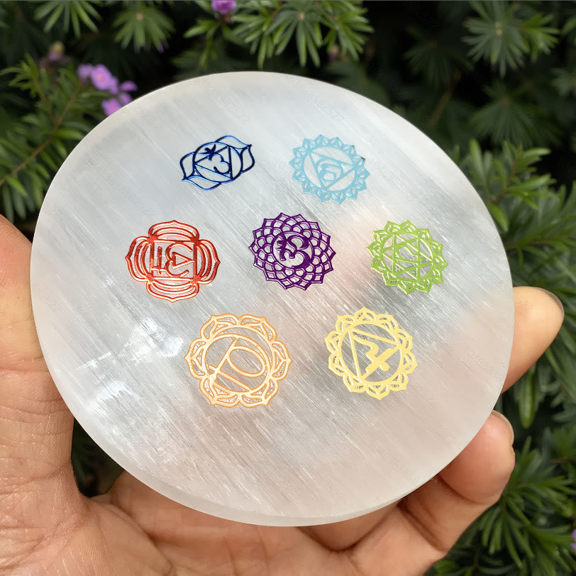 Piastra di ricarica in selenite incisa con i simboli dei 7 chakra Olivenorma - 7 simboli dei chakra - 8*8 cm / 3,15*3,15 pollici - image 3