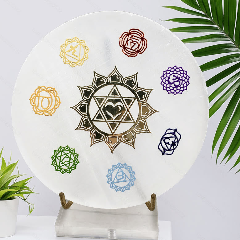 Piastra di ricarica in selenite incisa con i simboli dei 7 chakra Olivenorma - image 1