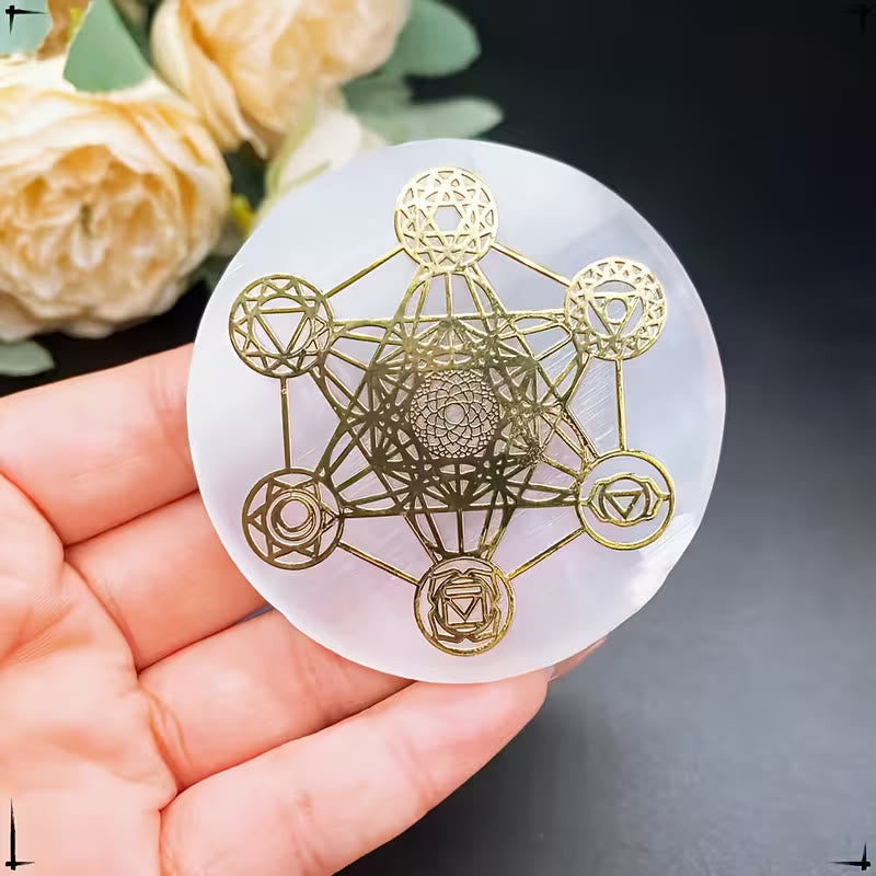Piastra di ricarica in selenite incisa con cubo Metatron Olivenorma a 7 chakra - image 1