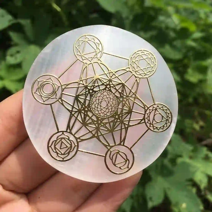 Piastra di ricarica in selenite incisa con cubo Metatron Olivenorma a 7 chakra - Cubo Metatron 7 Chakra - image 0
