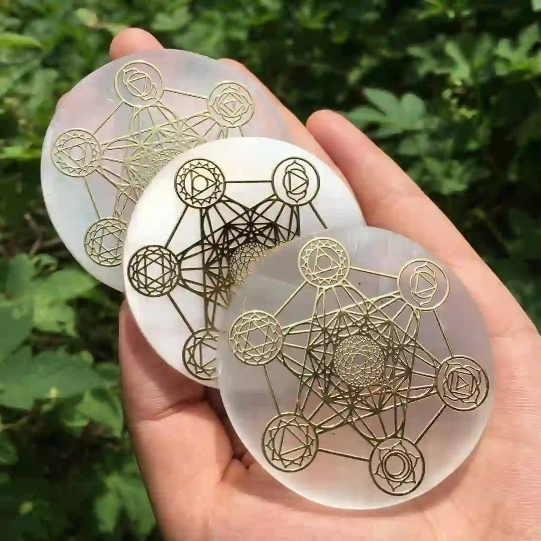 Piastra di ricarica in selenite incisa con cubo Metatron Olivenorma a 7 chakra - image 5