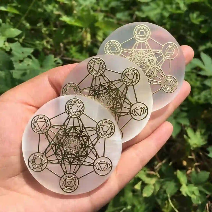 Piastra di ricarica in selenite incisa con cubo Metatron Olivenorma a 7 chakra - image 3