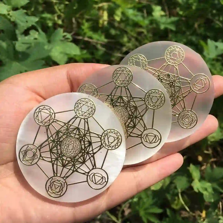 Piastra di ricarica in selenite incisa con cubo Metatron Olivenorma a 7 chakra - image 6