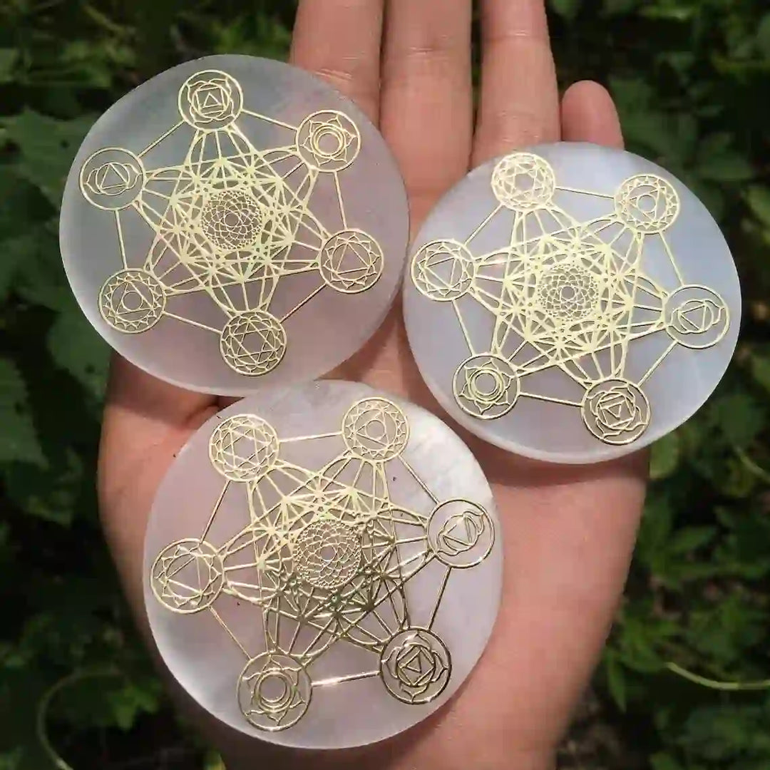 Piastra di ricarica in selenite incisa con cubo Metatron Olivenorma a 7 chakra - image 7