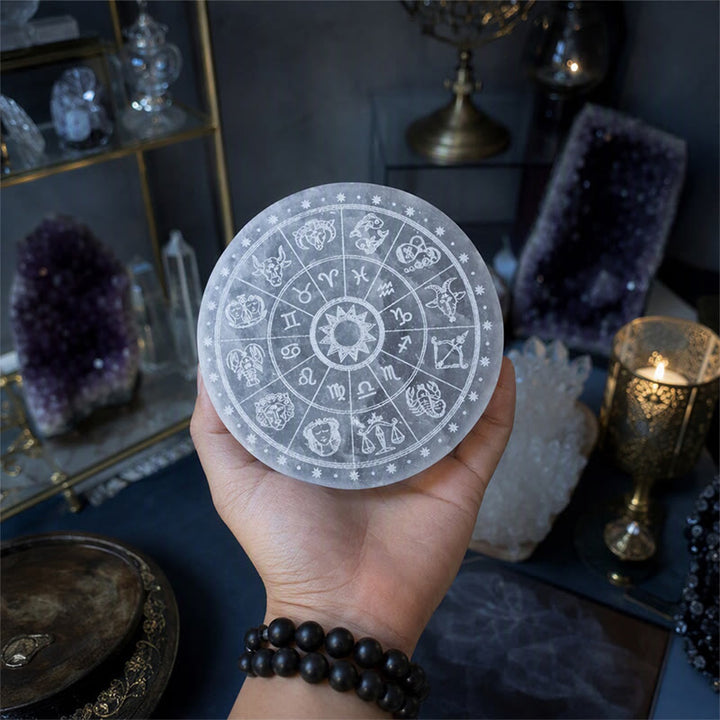 Piastra di ricarica in selenite incisa con ruota zodiacale Olivenorma - Ruota Zodiacale - image 0